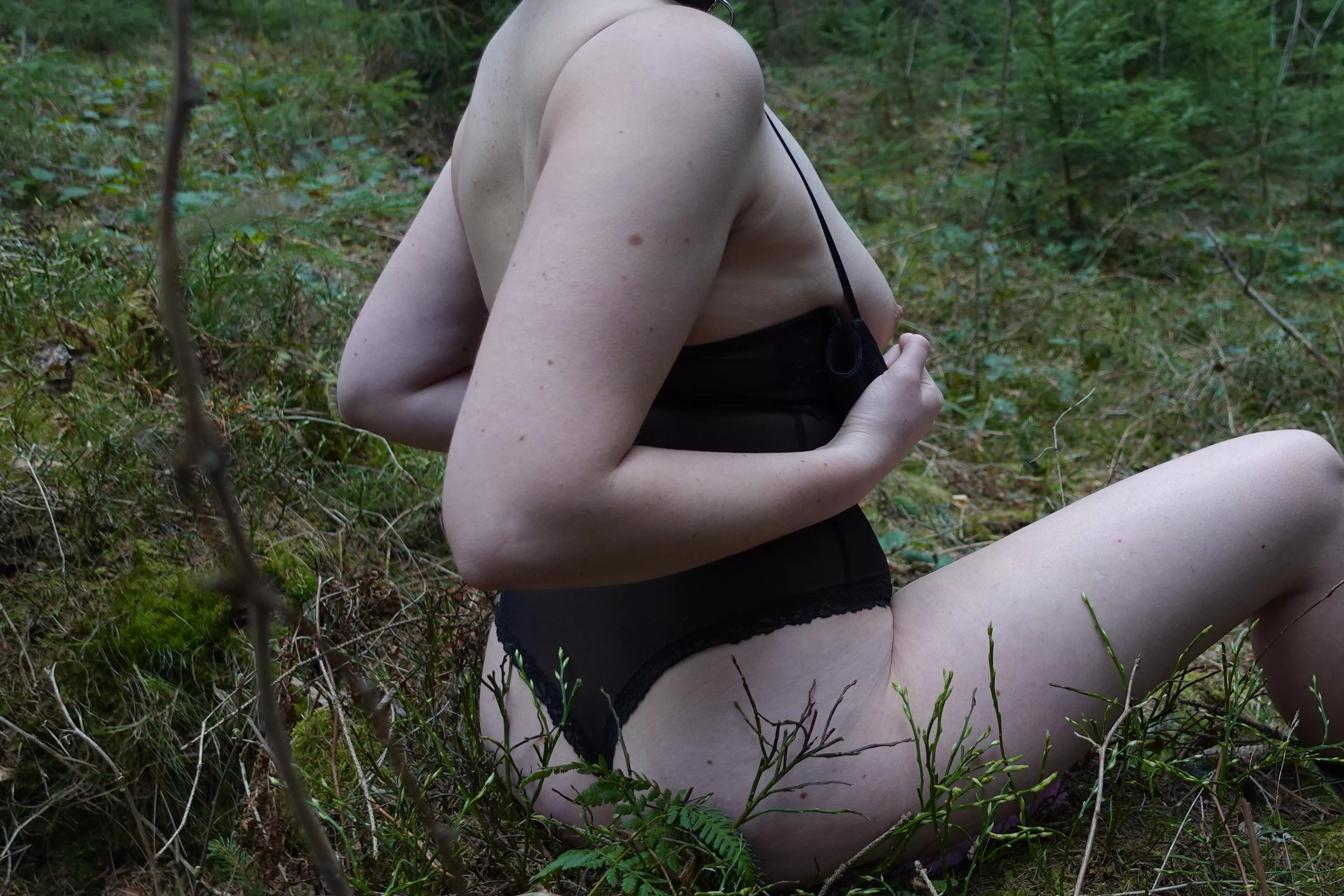 natural outdoor content 🌿 free OF access 🤗💕 Embrace the natural! posted by ellie_cute1