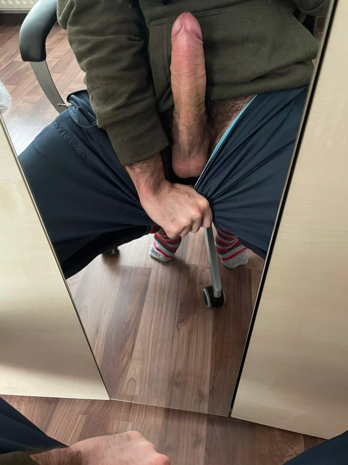 Need a few hands posted by rappin_innit