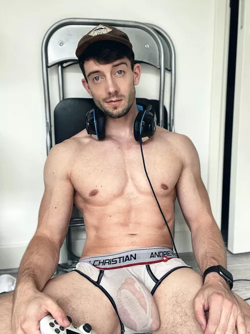 Need a Gaymer Buddy to reach the ‘end’ by Brammsterr