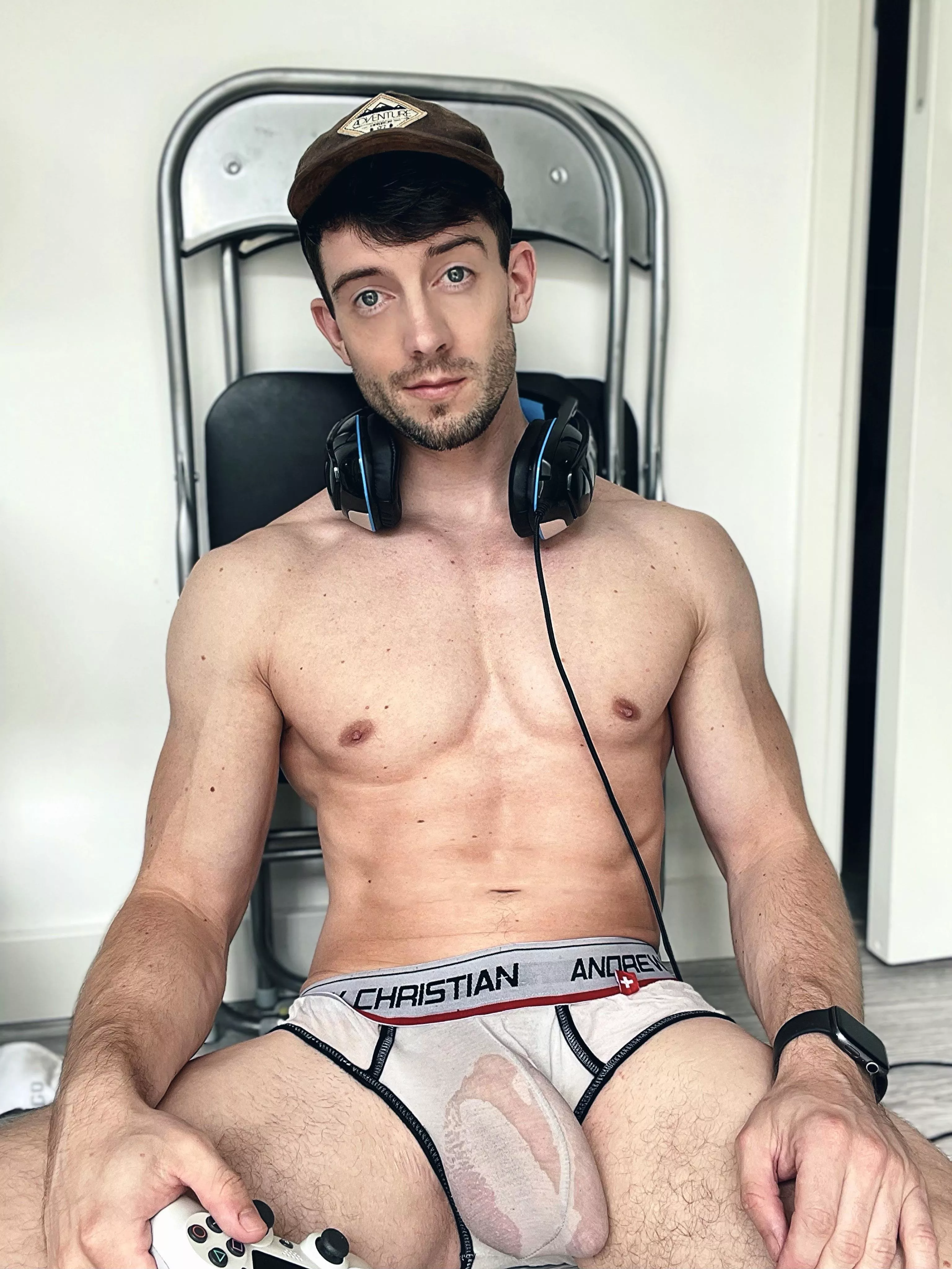 Need a Gaymer Buddy to reach the ‘end’ posted by Brammsterr