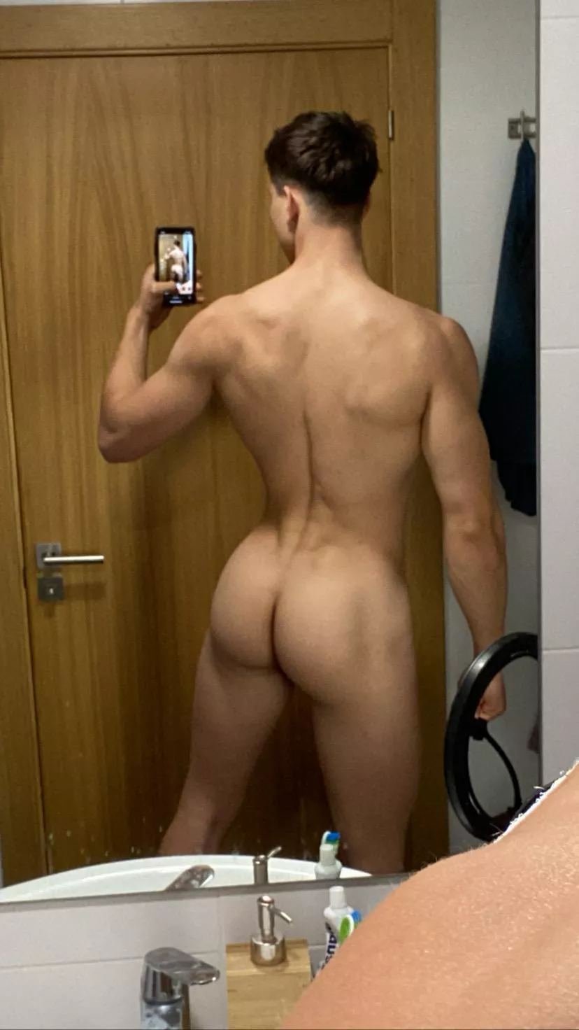 Need a hard spanking! posted by Goldengeorgiii