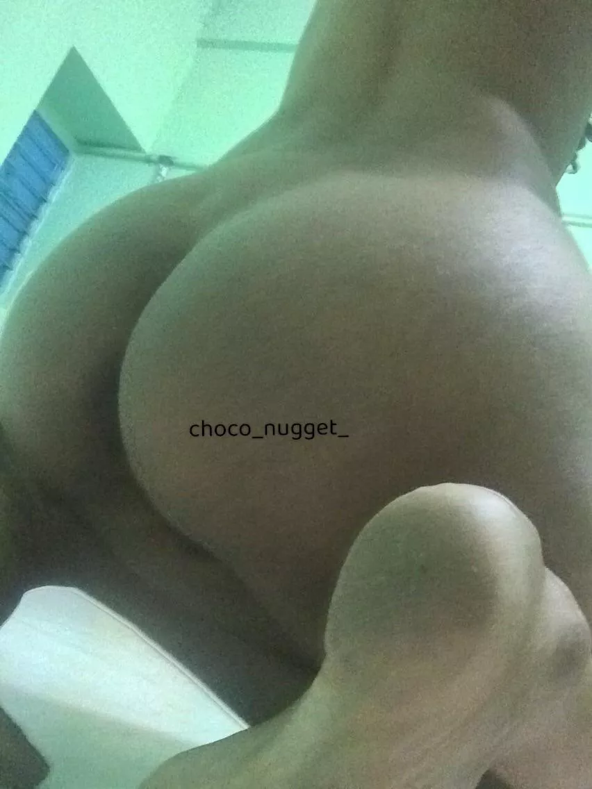 Need a therapist, cant stop flaunting my ass🥵 posted by choco_nugget_