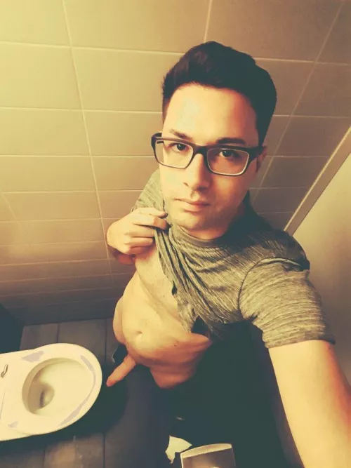 Need help in getting deeper into porn addiction. Hmu if u can help. by TopRip8423