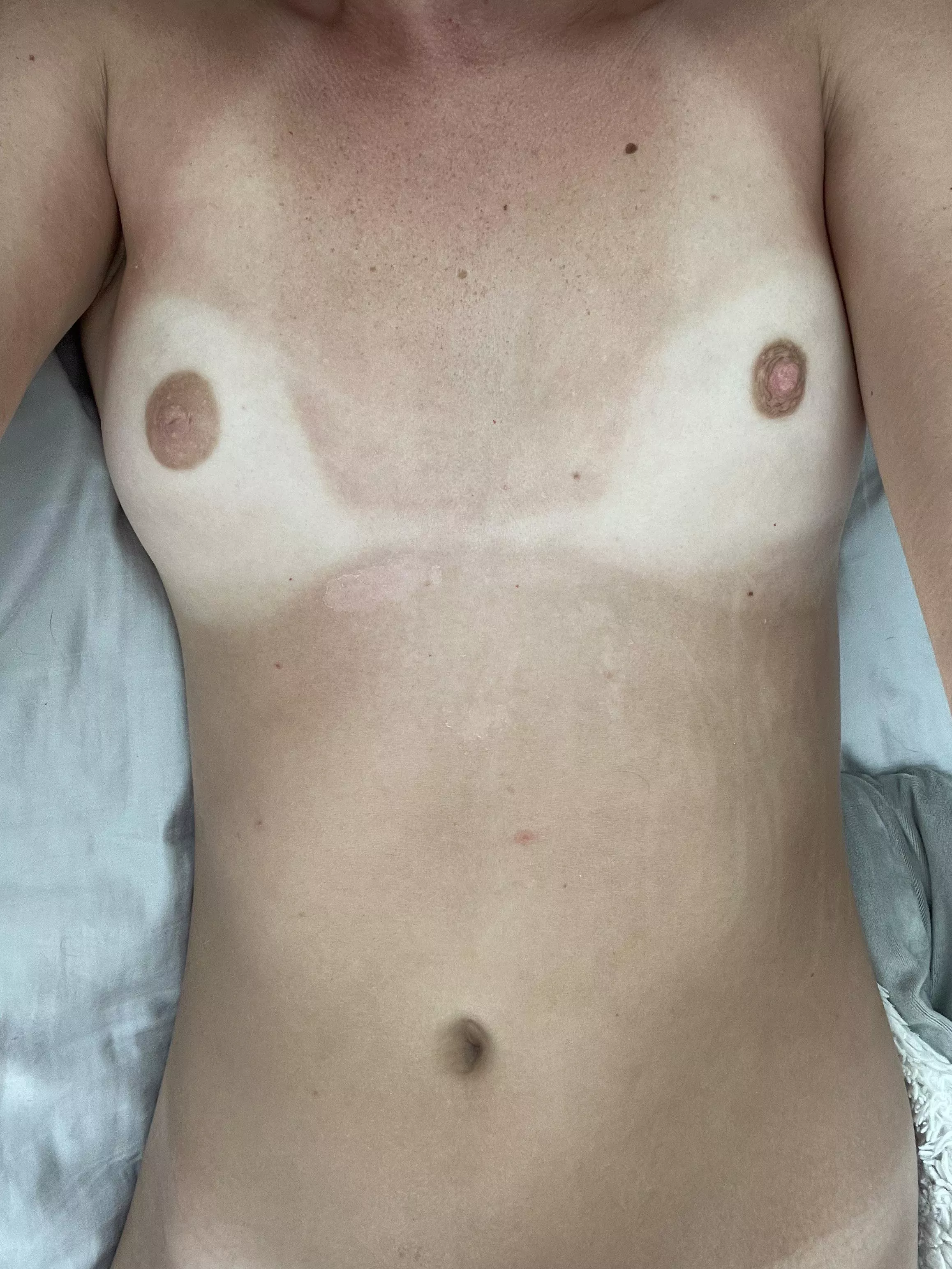 Need help making my other nipple hard. 🍒 posted by LittlexGinger