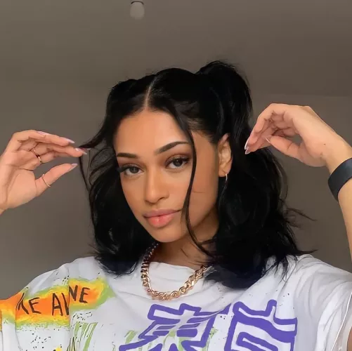 Need her cumtributed! No nudes plenty of pics don’t mind it posted either. Message me if you’re genuine by randomaccountfromuk