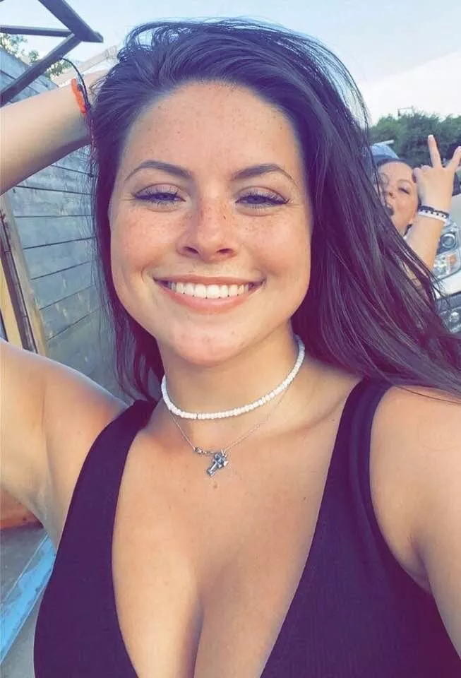 Need her jerked over or fuck tribbed by someone who can moan her name/dirty talk. Non nudes only. kik: anon549170 posted by Hungry_Panlc49157