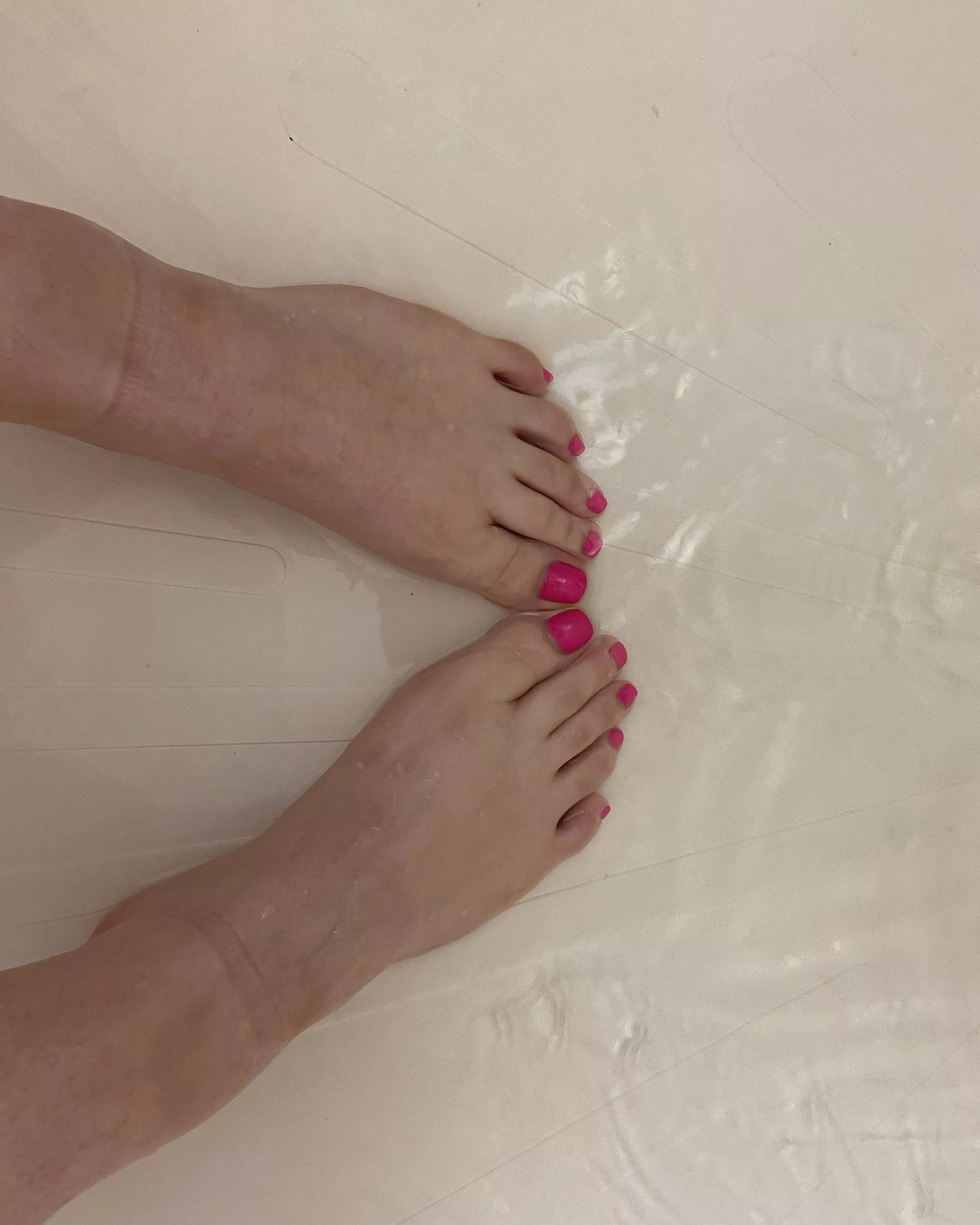 Need someone to clean my feet after a long work out posted by RabbitPaws194