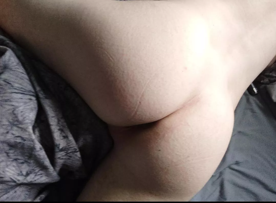 need someone to stretch me out 😏 posted by gayjay_98