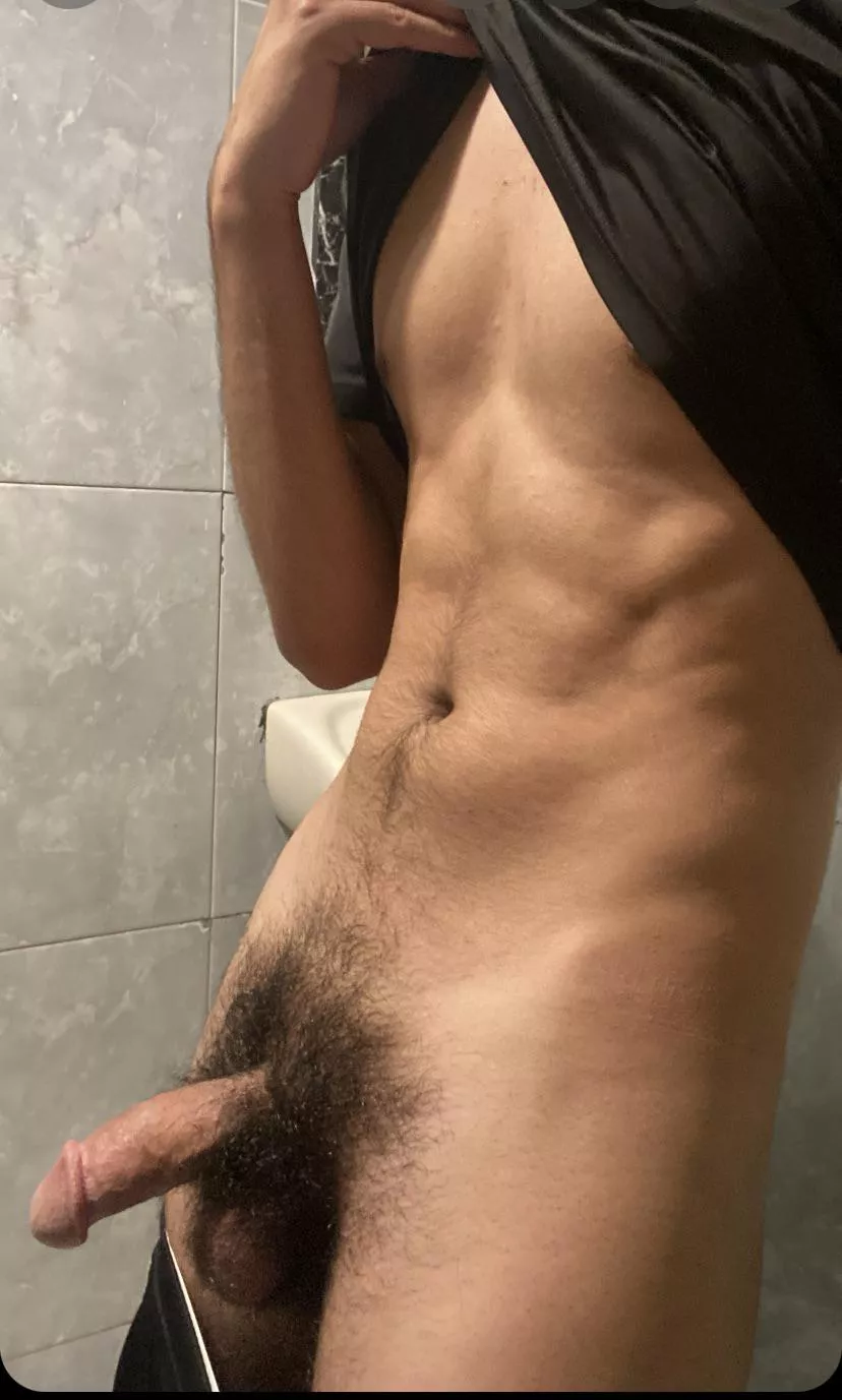 Need someone to worship posted by Arab_boy8