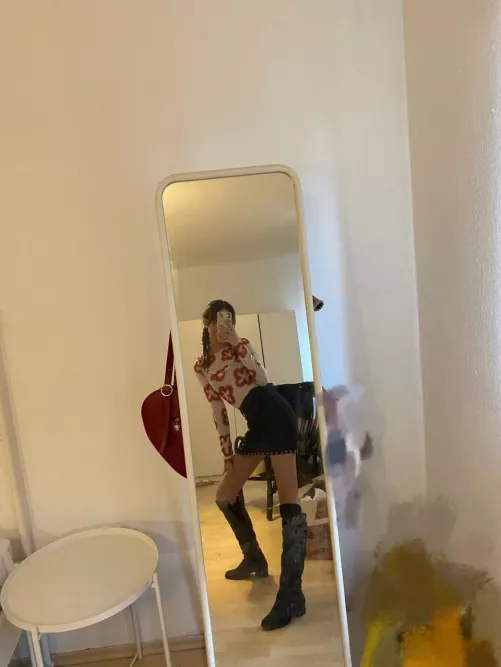 need someone tribute my asian gf and post it by einself11