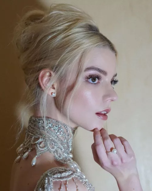 Need to cum for Anya Taylor Joy, wanna join me? by 123guitar123