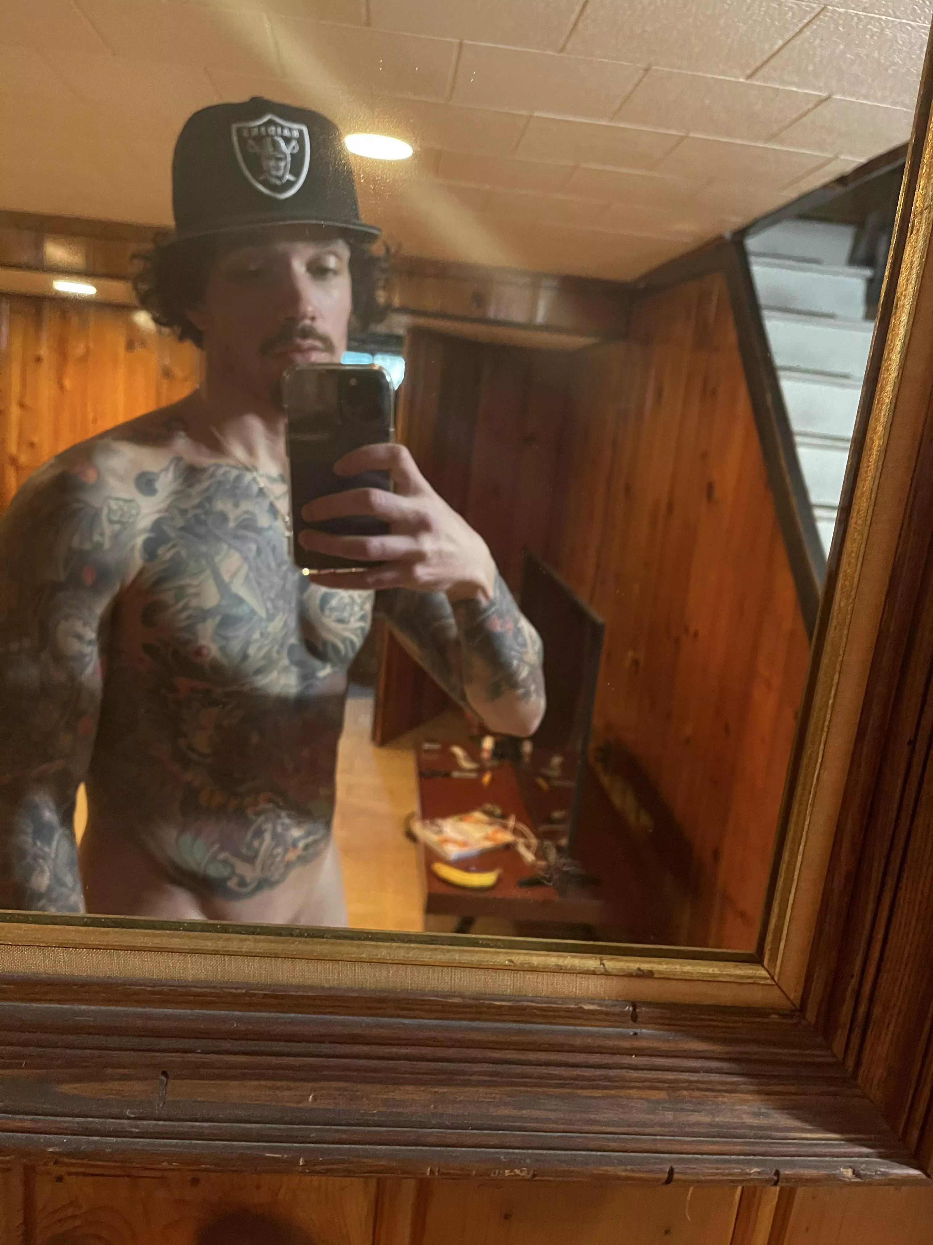 Need to tat my MF neck ‼️🏴‍☠️☠️🤙🏼 posted by Migslaflare