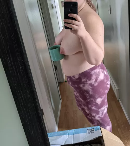 Needing a bit of a pick me up who's [f] eeling up to feeling me up by sammisiren