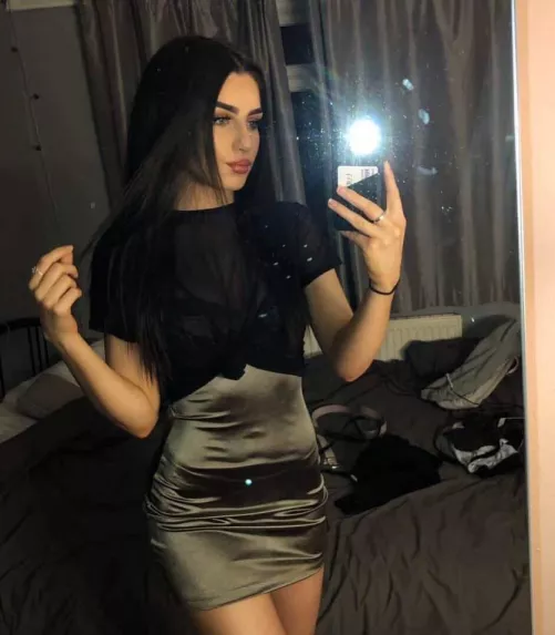 Needs to clean her mirror by MasterpieceNeat7220