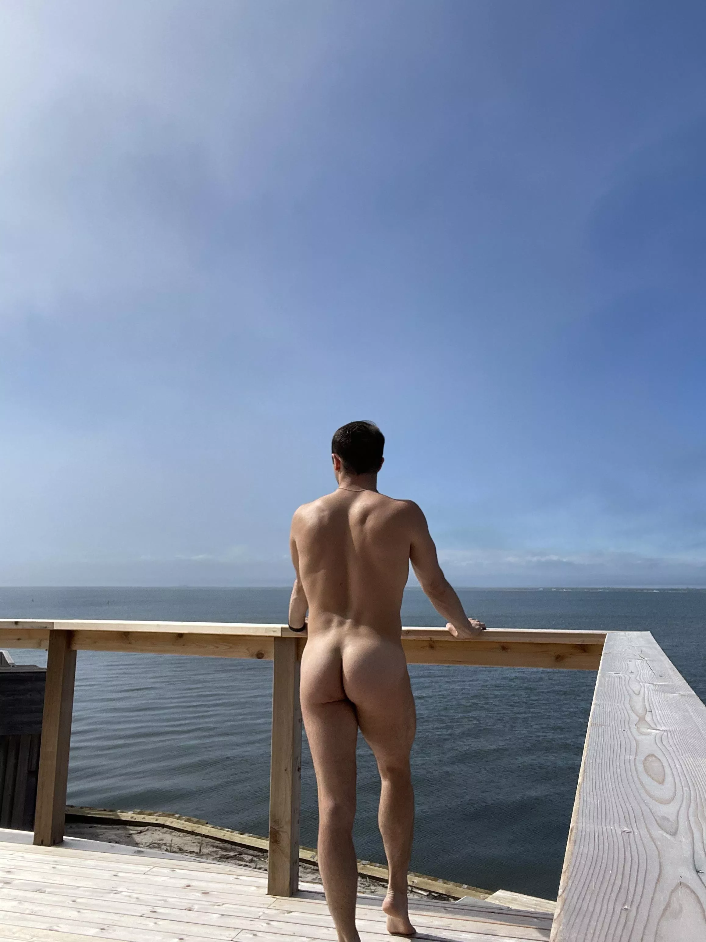 Neighbors got a pretty good view 🍑😉 posted by Upjock_26