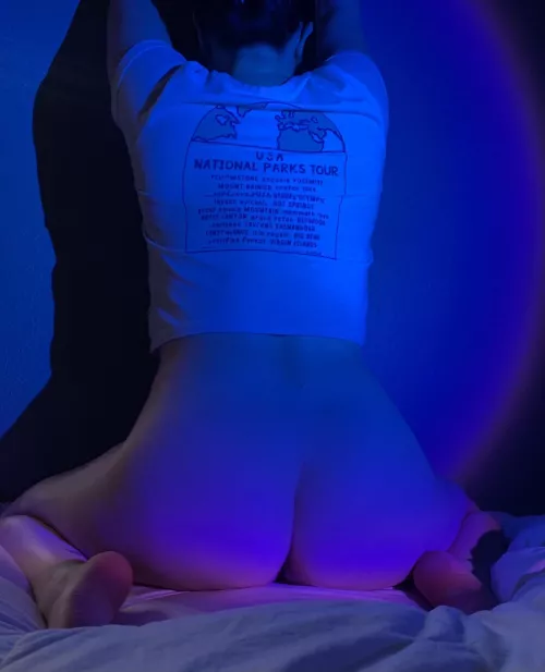 Neon frog butt 😈 by sweetgirlzparadise