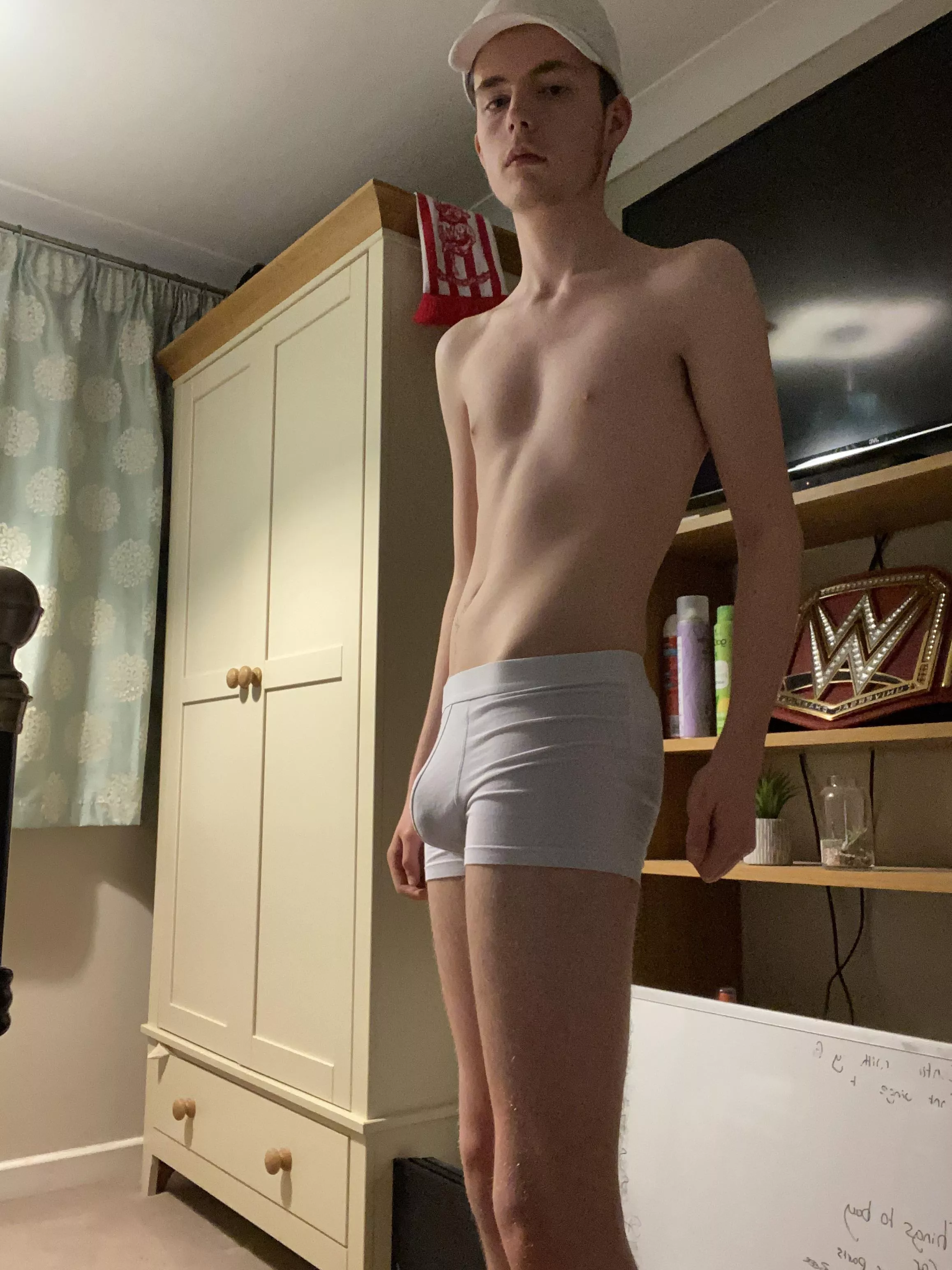 Nervous about my face 👉🏻👈🏻 posted by HungboiBen