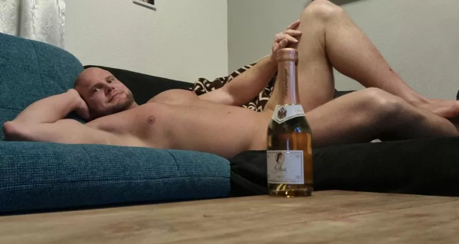 Netflix and chill 😋 by Wrong-Engineering-74