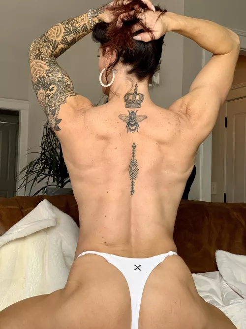 Never skip back day! 42 MILF by Lexirosefit