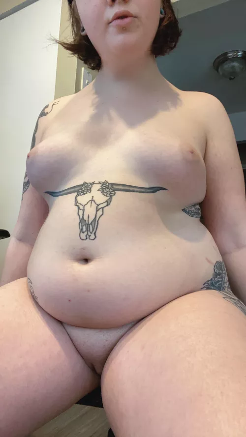 Never thought I would get a belly hang with a totally stuffed belly, but here we are… 😳 by HeftyDoggy