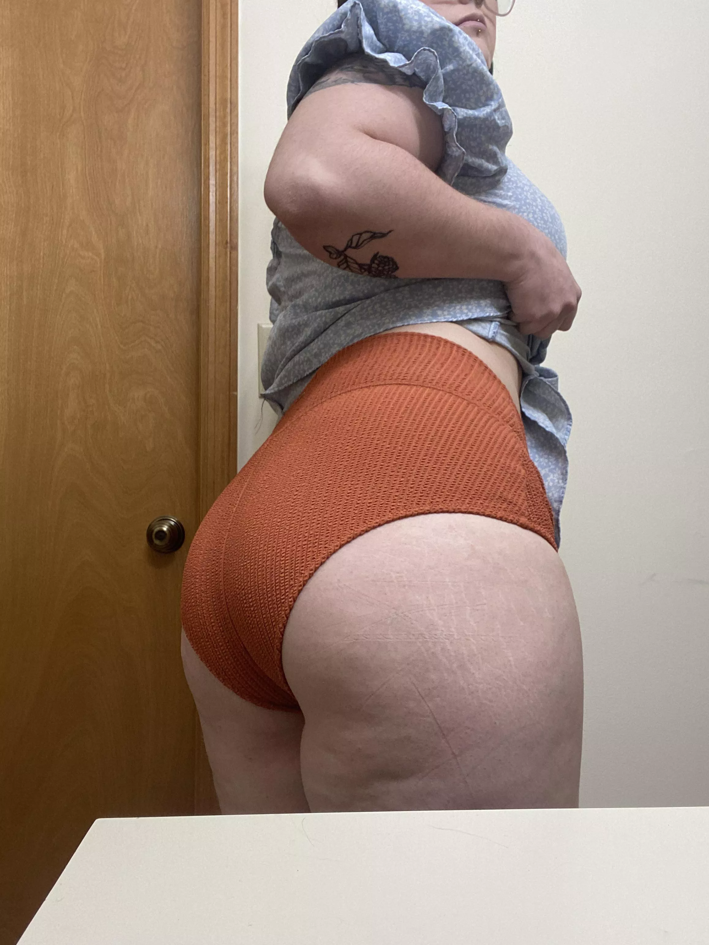 New bathing suit bottoms 😋 (F) posted by lilsub_