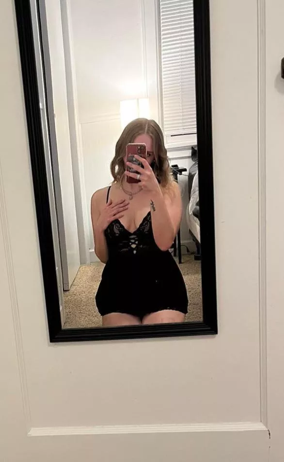 New dress makes for easy access 🤤🔥 posted by lesbianlover3