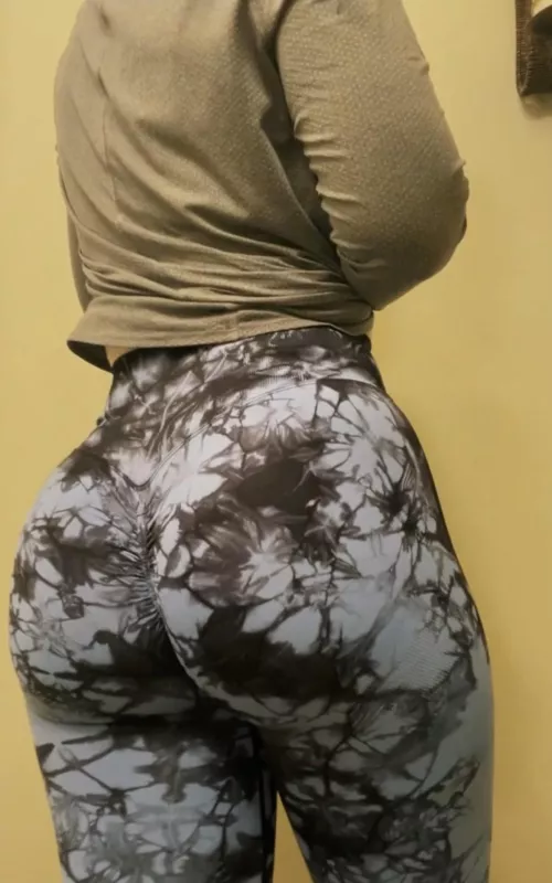 New favorite pants. by manic_girl