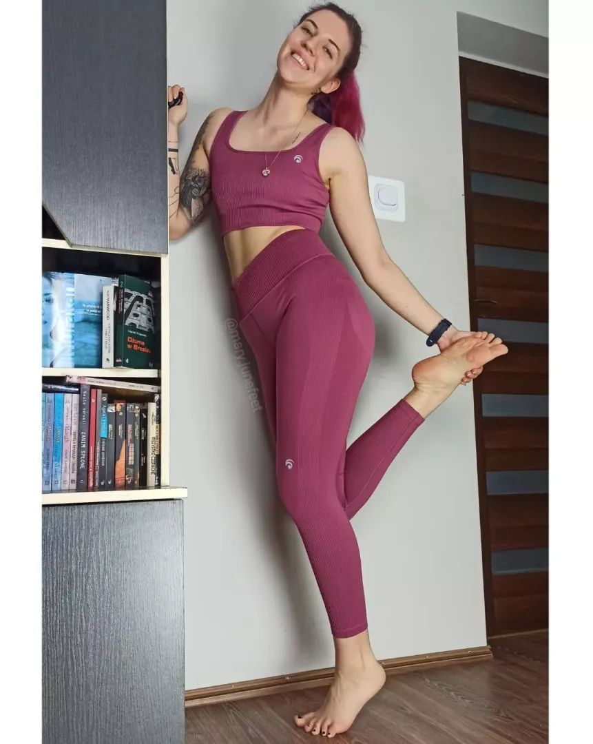 New leggings and top posted by MaryJunefeet