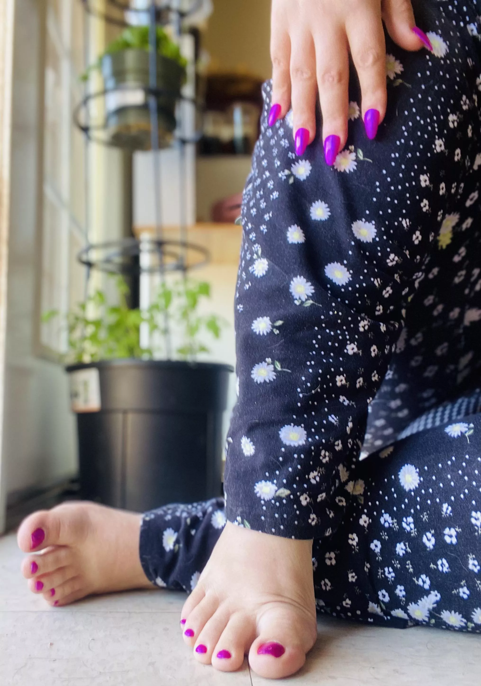 New nails to match my toes posted by ToetallyGirly