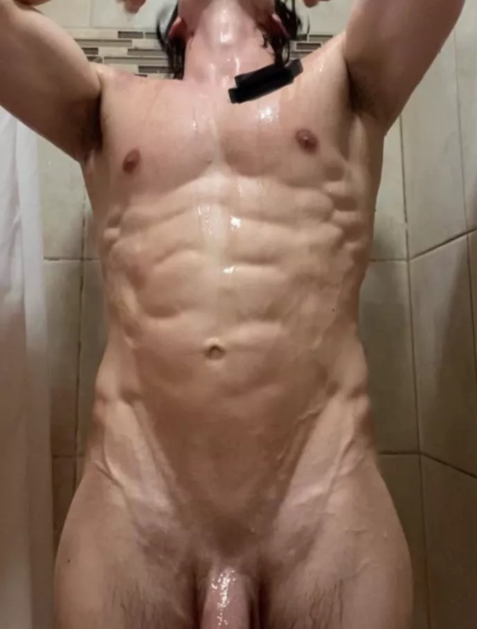 New take on a gym selfie 😉 posted by thatcdncouple