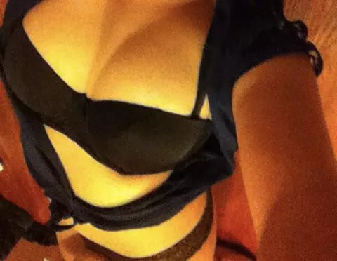 New to onlyfans!! Send me some love ❤️ 😘 posted by NWGemini