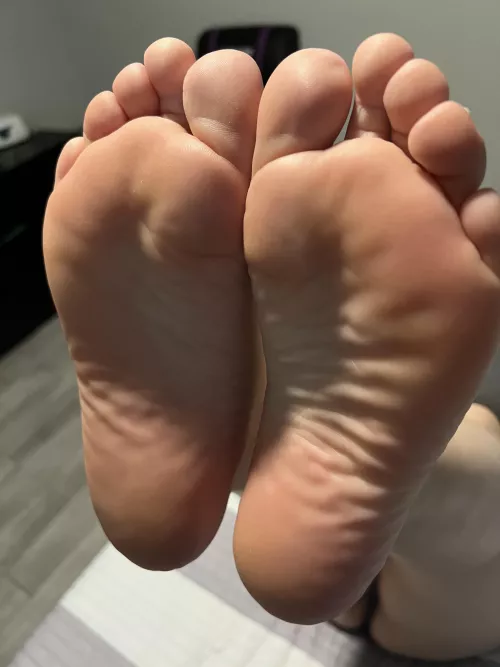 New to Reddit, looking for appreciation. DM’s welcome 🙂 by Jennsparks2002