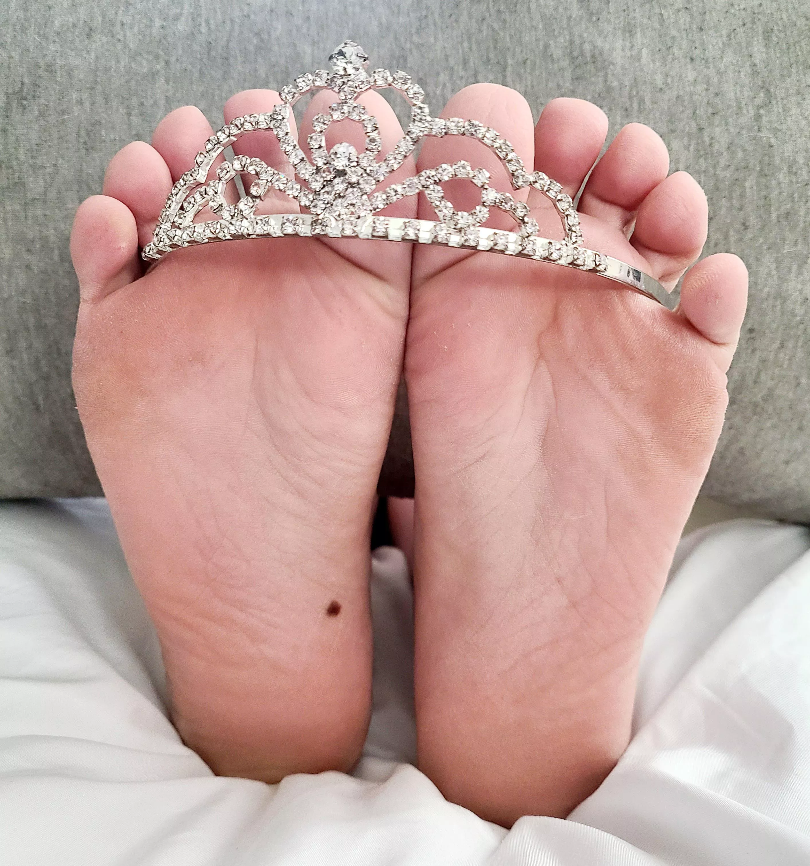 new to this community! what do u think of my feet? 👣 posted by thefeetpix2022