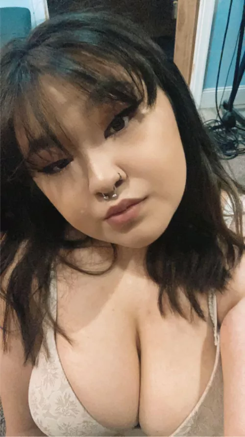 new to this sub!! wanted to say hi ☺️ by crackgrrl