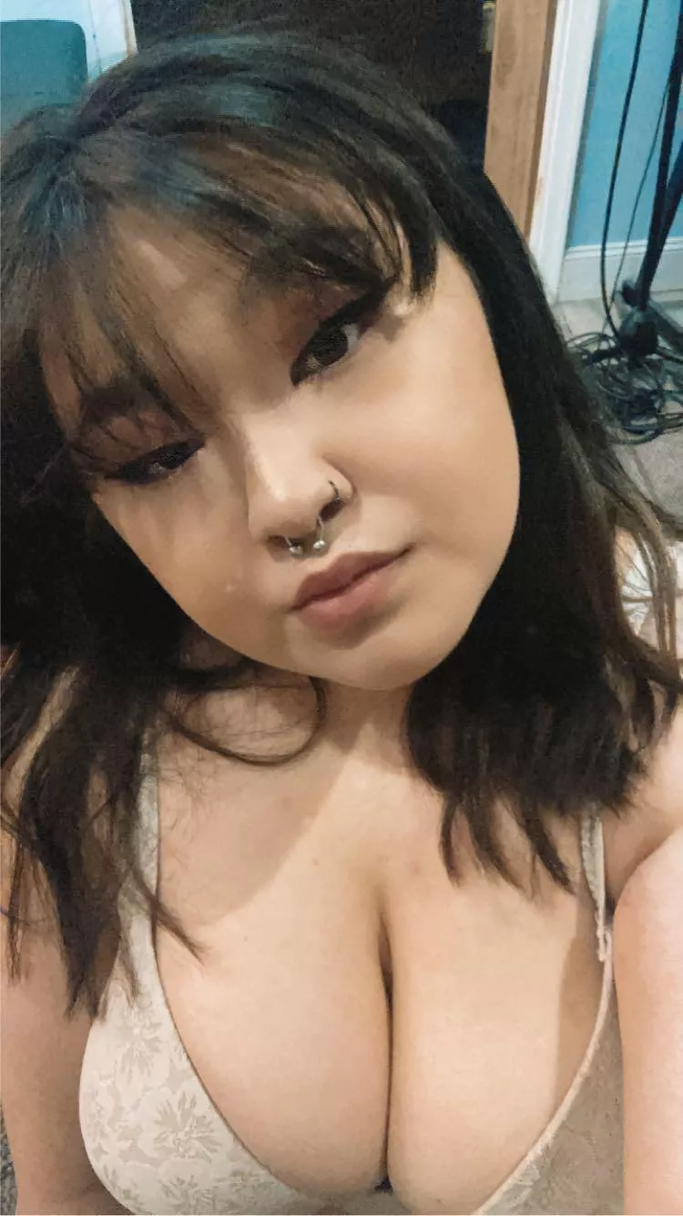 new to this sub!! wanted to say hi ☺️ posted by crackgrrl