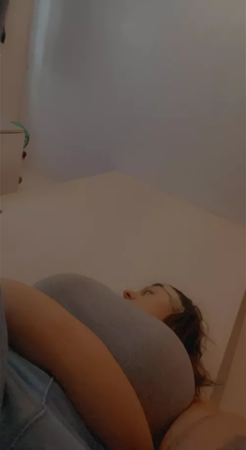 New uploads on my Onlyfans, watch me eat snacks while sitting on you by Paigeycake