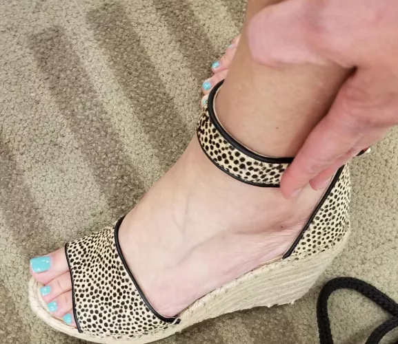 New wedges for my blue toes... by blameme2