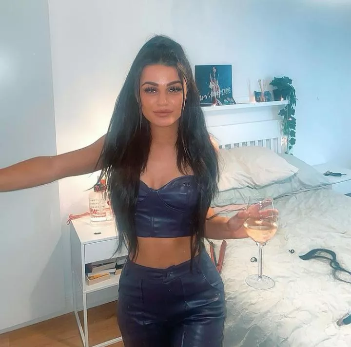 Niamh posted by corruptusextremis