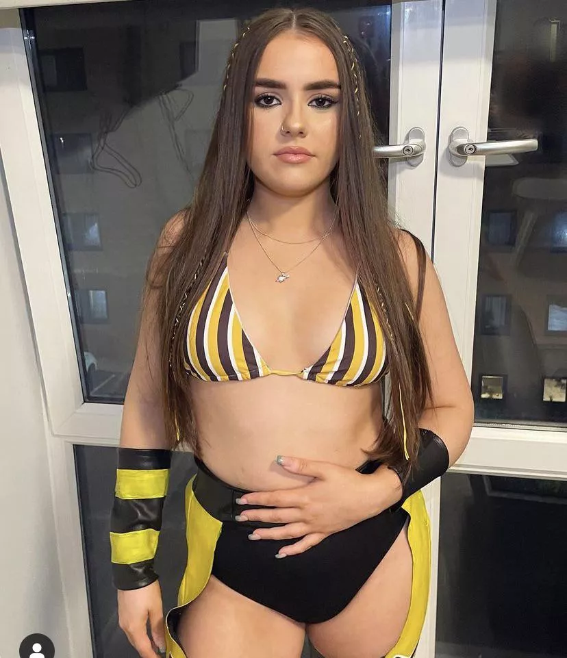 Niamh needs some cumpany posted by Sexychavs