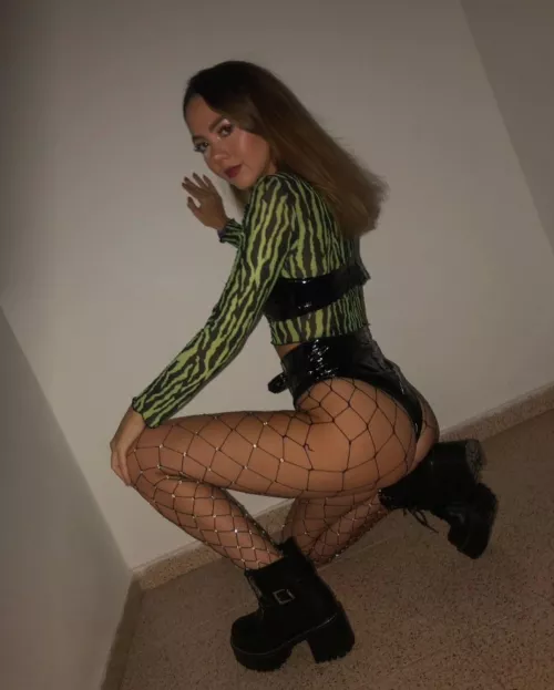 Niamh showing it all off by bonjourbuongiorno