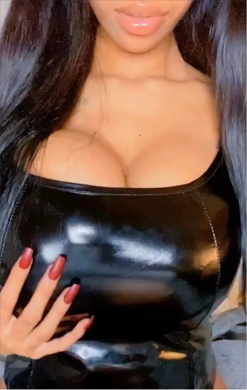 Nice and shiny ✨ by AuroraLizcano