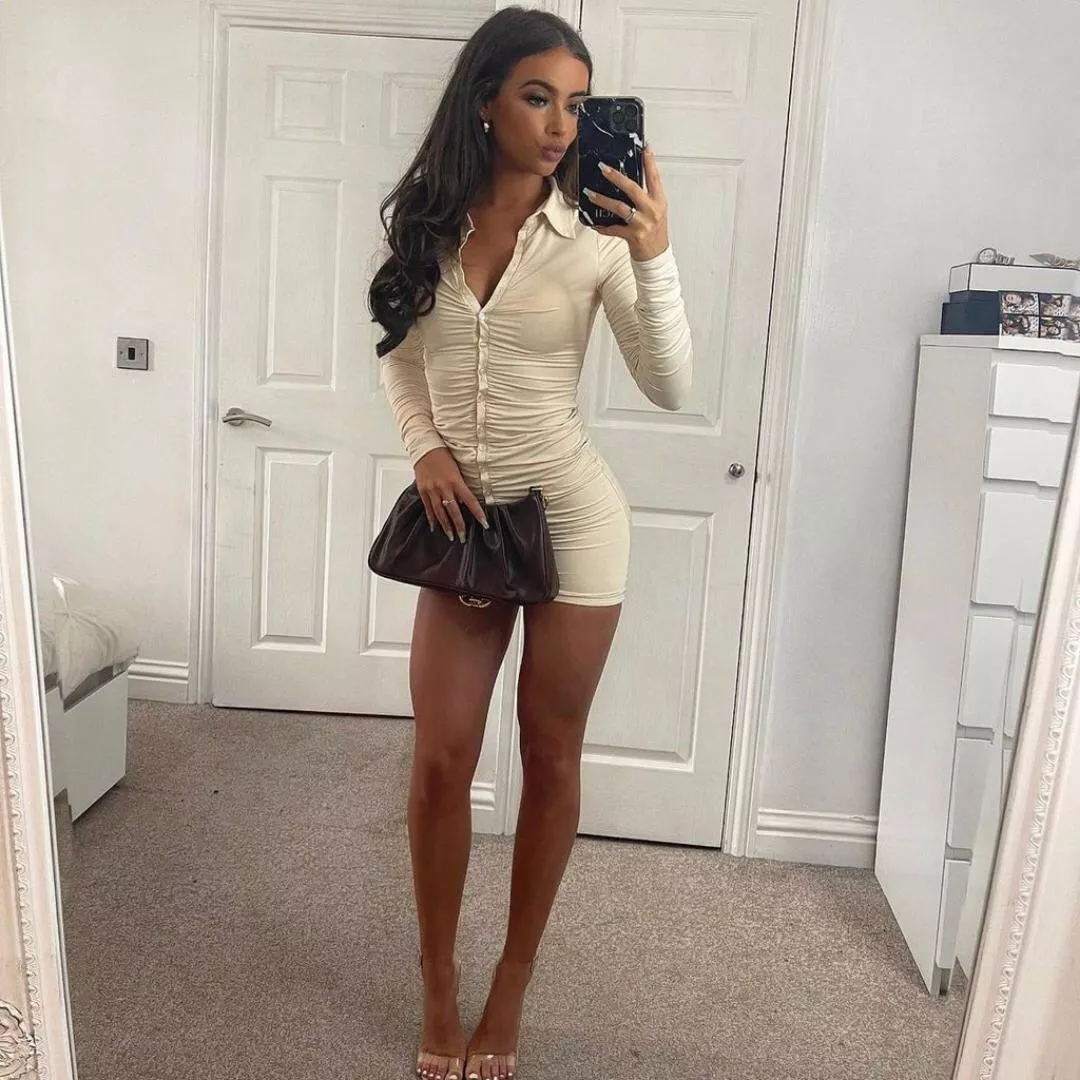 Nice brunette posted by ButterscotchMuch3998