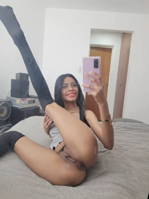 nice long legs by Tropicalangeles