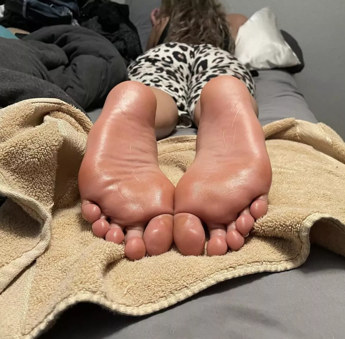 Nice oiled up soles, what would you do to them? posted by goddess_sophhh