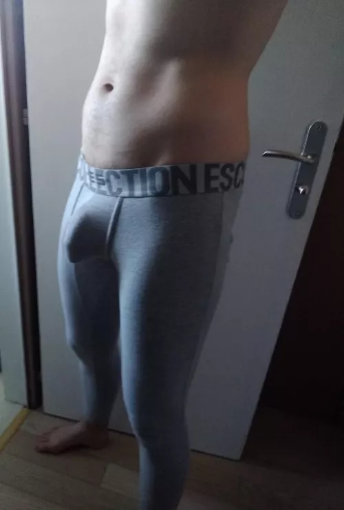 Nice pyjamas :D 🌈🇨🇵 by Irkuth