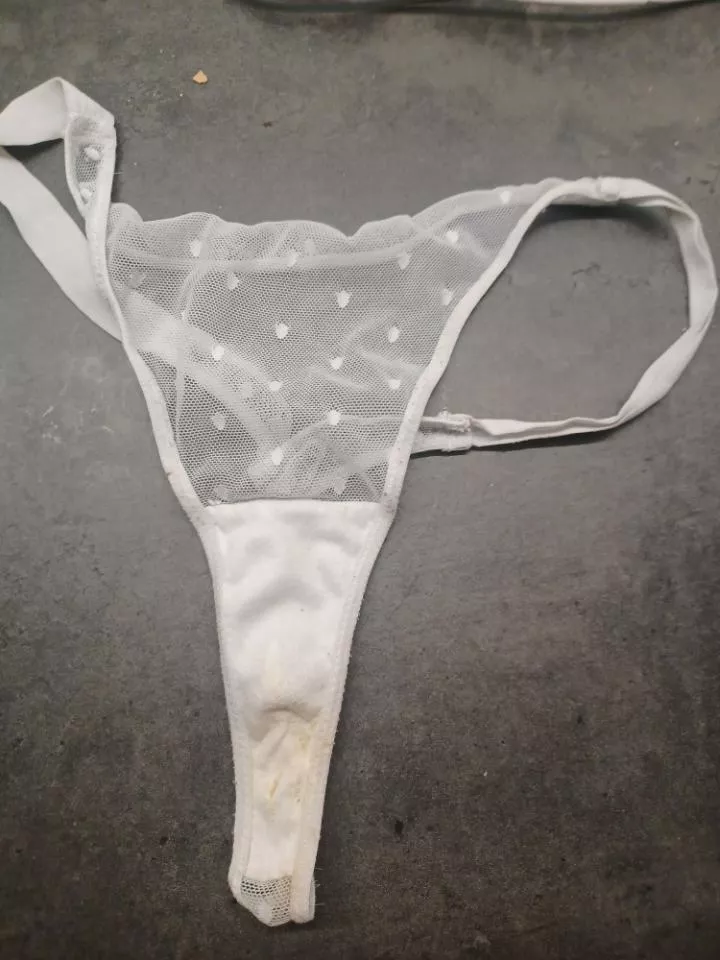 nice white pussy stained thong posted by Bigwazza12