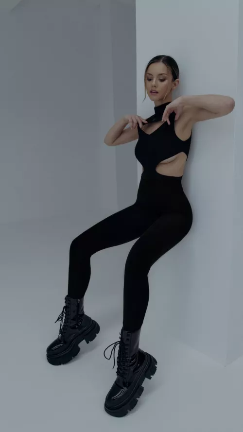 Nicola Cavanis by ilikeprettyladies