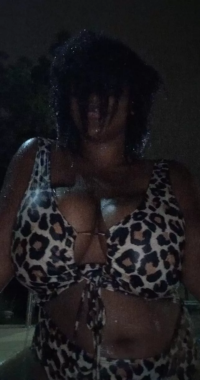 Night swim posted by parallel_dolll