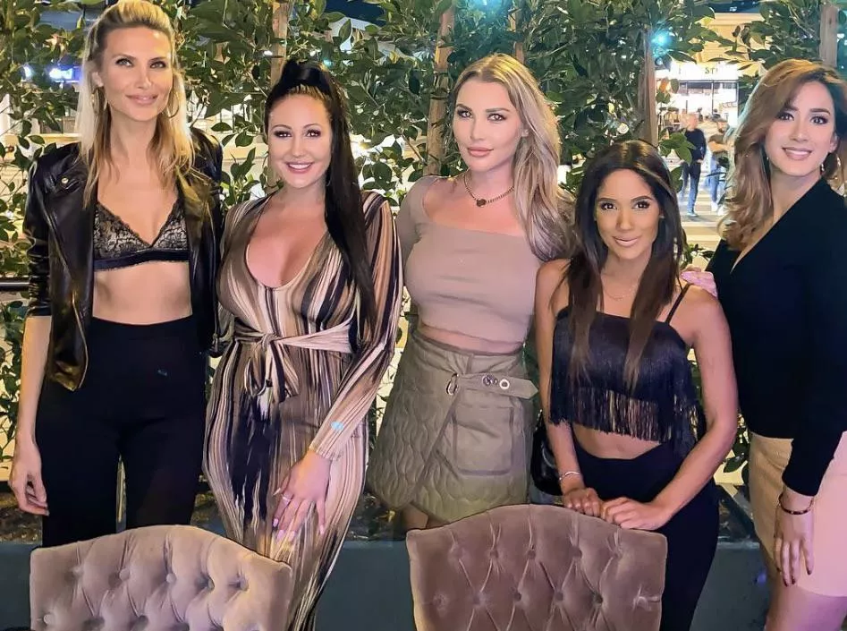 Nightlife [5] posted by swordmastax10