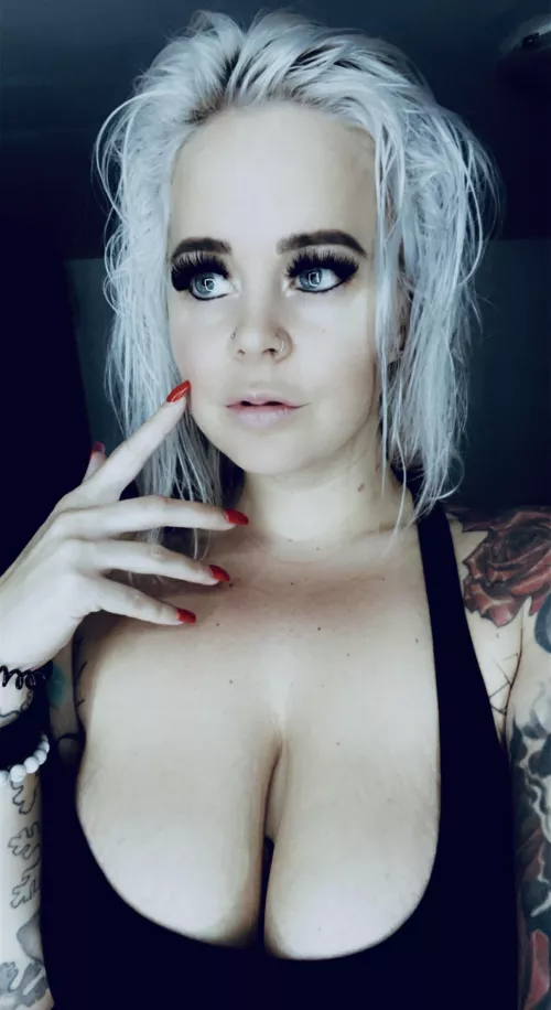 Niki N9ne (@nikkinikkin9nedoors) [instagram] by Nikkinikkin9nedoors